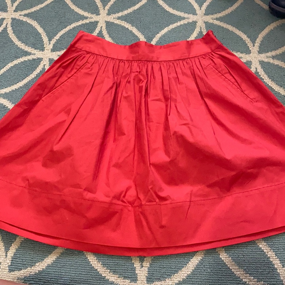 . More of an orange red color.excellent condition with side zipper